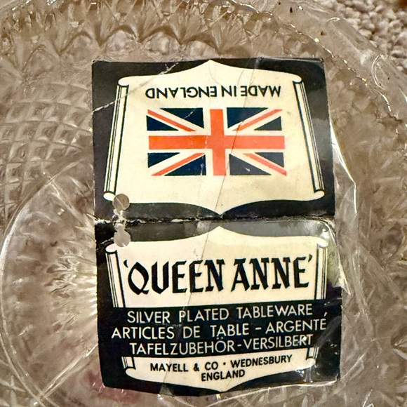 Vintage Silver plated and Clear Glass Basket made in England - Picture 3 of 7